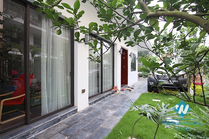 Tay Ho - Modern house by the lake with garden and yard