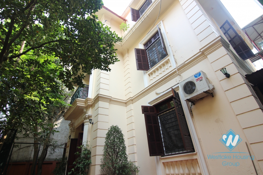 House with lake view balcony and patio for rent in Tay Ho