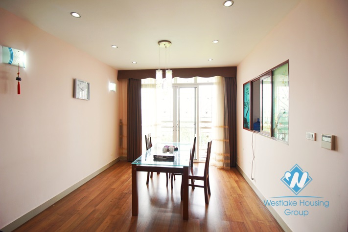 Nice and lake view apartment for rent in Ngoc Khanh Street, Ba Dinh, Hanoi.