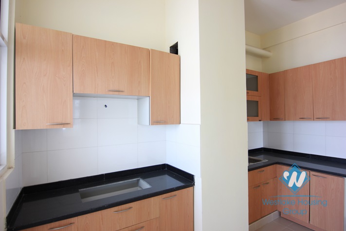 Unfurnished apartment for rent in Lac Long Quan-Tay Ho-Ha Noi