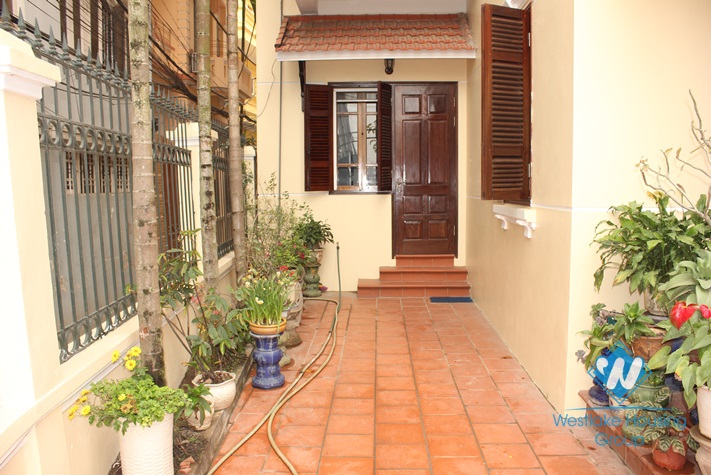 Cosy house with lake view for rent in Au Co street, Tay Ho, Hanoi