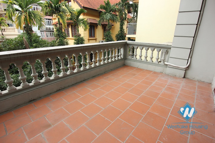 House with nice yard and balcony to rent in Tay Ho