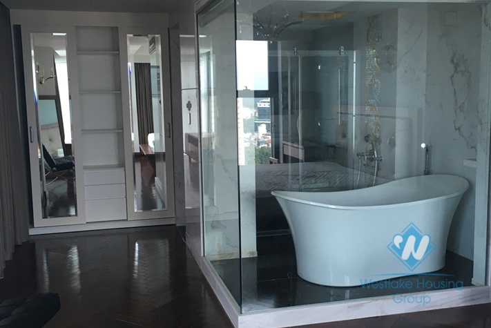 04 bedrooms apartment for rent in Hoang Thanh Tower, Hanoi.