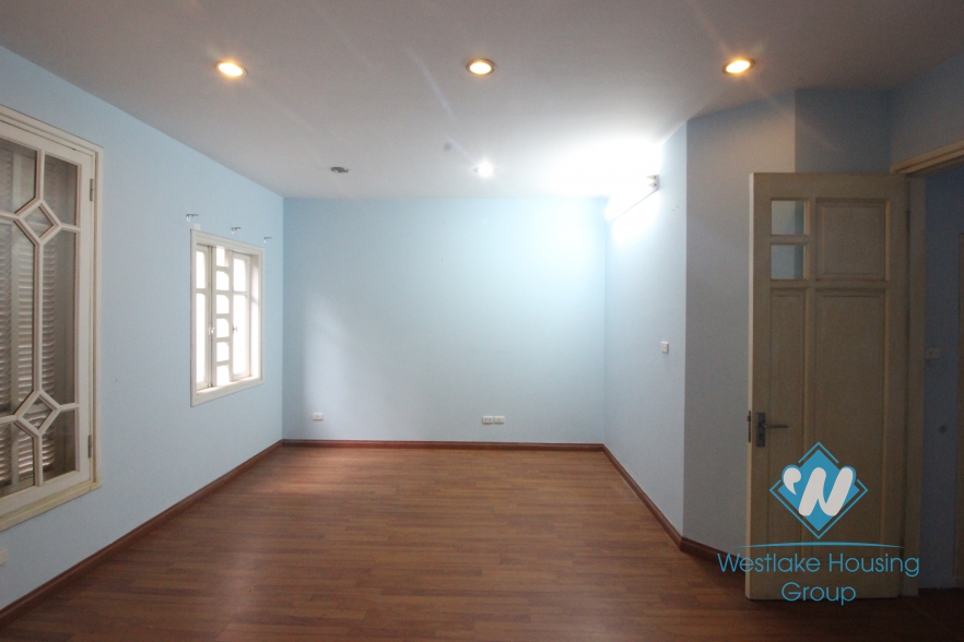 Large Office / House for lease in Ba Dinh district.