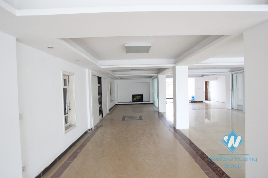 Large size office for rent in Au Co Street, Tay Ho, Ha Noi