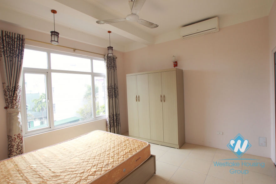 Beautiful and cheap apartment for rent in Xuan Dieu street, Tay ho, Hanoi