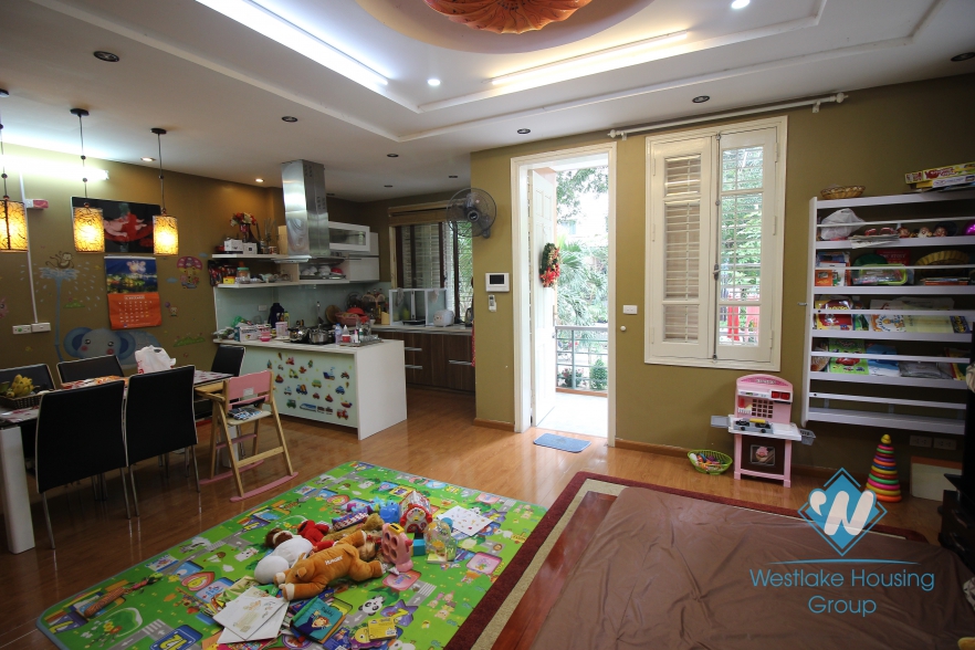 A beautiful house with automobile garage for rent in Ba Dinh, Ha Noi