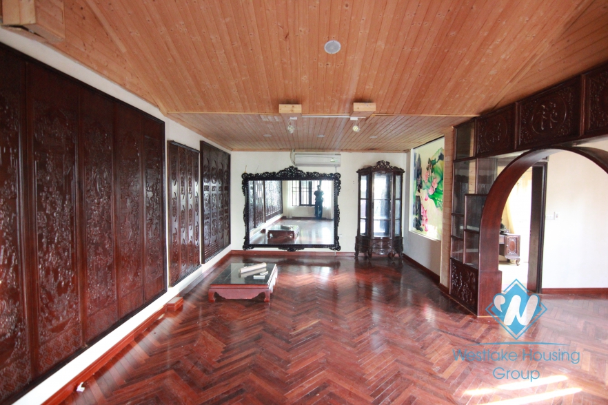 One floor-House for rent in Tay Ho area.
