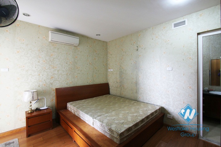 A cozy 2 bedroom apartment for rent on De La Thanh, Dong Da