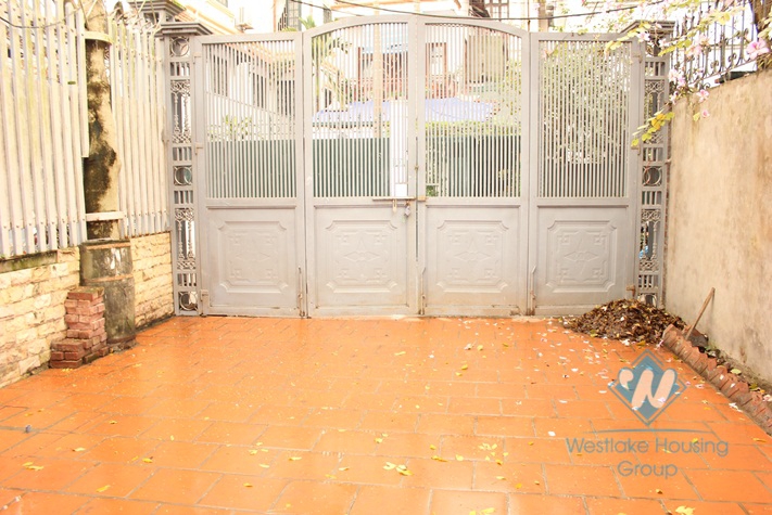 Small house with yard and garden for lease in Tay Ho district, Hanoi