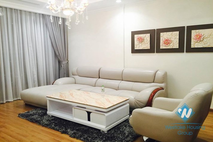 Luxury 03 bedrooms apartment for rent in Vinhome Nguyen Chi Thanh, Ha Noi