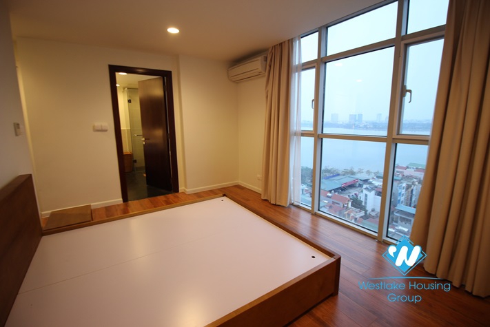 Lake view three bedrooms apartment for rent in Watermark, Tay Ho, Ha Noi