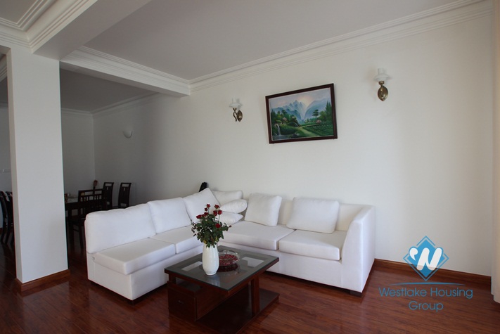 Brand new lake view apartment for lease on Xuan Dieu street, Tay Ho, Hanoi