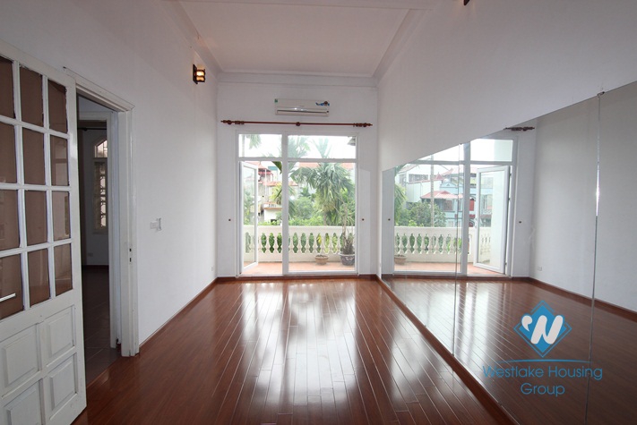 Green house for rent in Tay Ho, Ha Noi