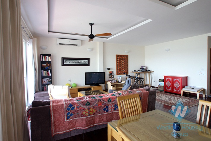 Spacious lake front apartment for rent on Quang Khanh, Tay Ho