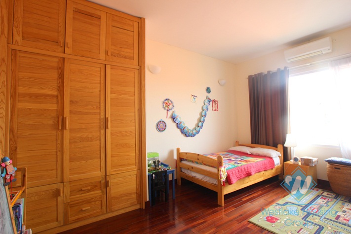 Spacious lake front apartment for rent on Quang Khanh, Tay Ho