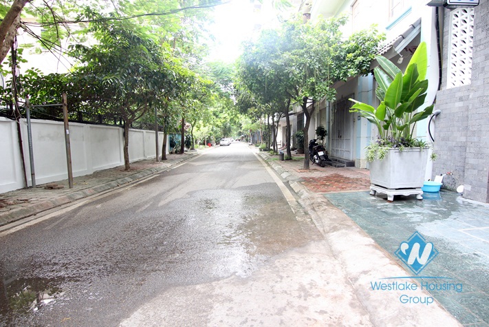 An office space for rent in Trinh cong son, Tay ho, Ha noi