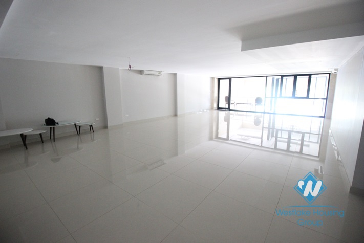 An office for rent at Xuan Dieu street, Tay Ho district, Ha Noi