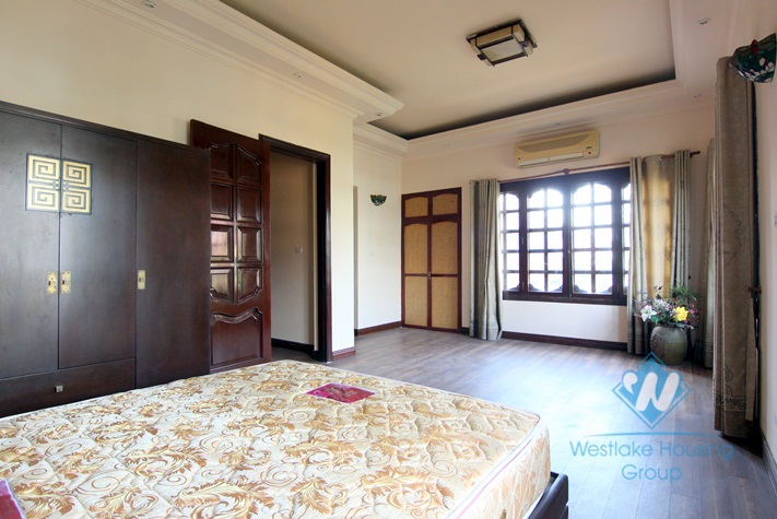 Four bedrooms house for rent in Tay Ho district, Ha Noi