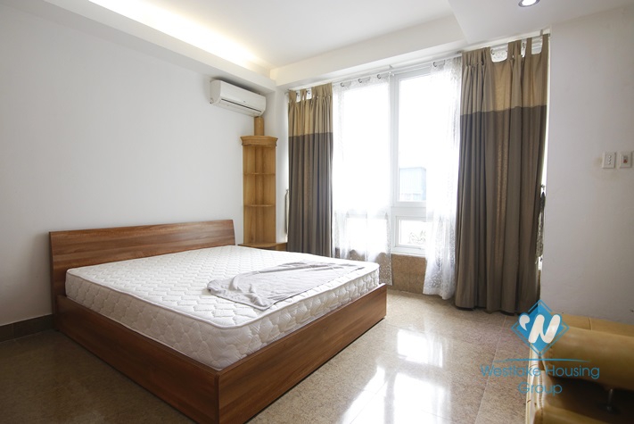 Reasonable price 2 bedrooms apartment for rent in Lang Ha st, Dong Da district.
