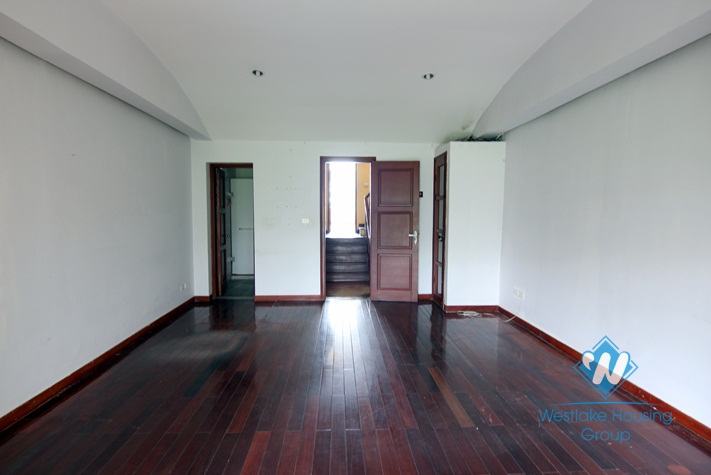A large house with 5 bedrooms for rent in Tay Ho district