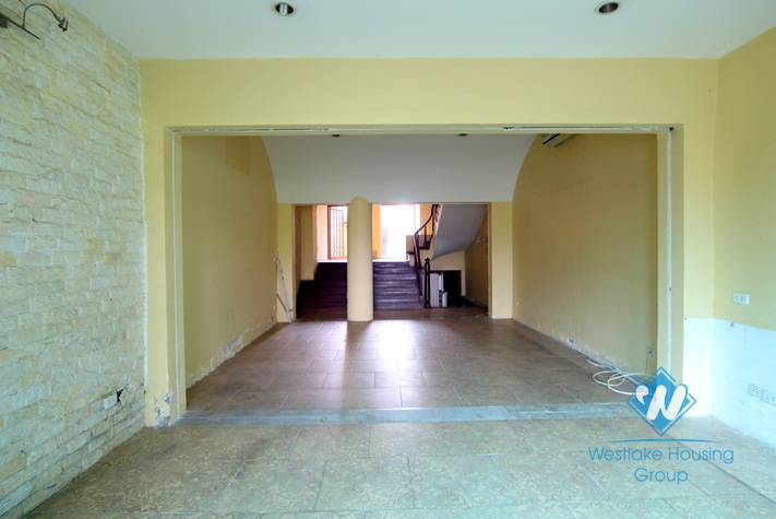 A large house with 5 bedrooms for rent in Tay Ho district