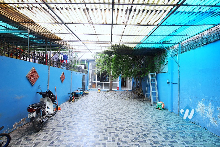 A good house with big yard for rent in Tay ho, Ha noi