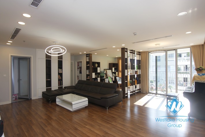 An unique 4 bedrooms apartment on high floor for rent in Vinhomes Gardenia.