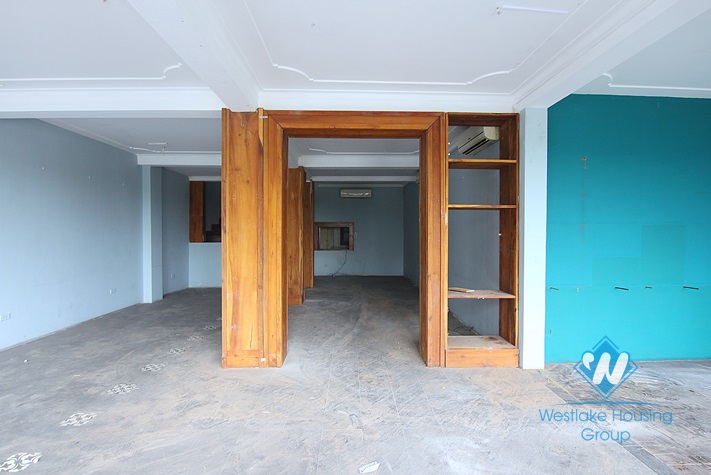 House for rent to make restaurant or an office in Xuan Dieu, Tay Ho.