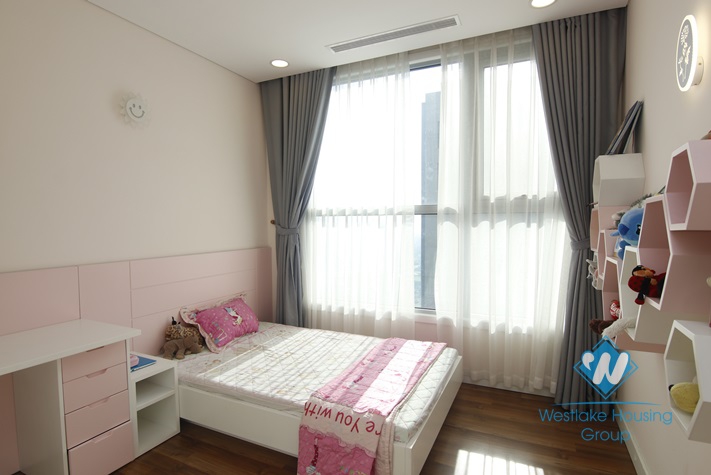 An unique 4 bedrooms apartment on high floor for rent in Vinhomes Gardenia.