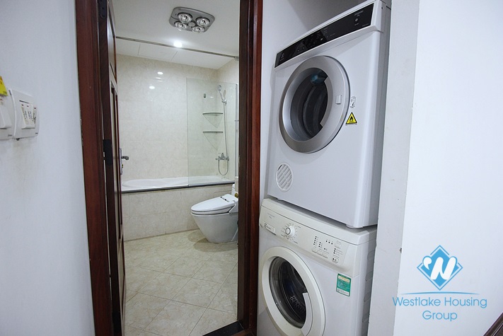High floor one bedroom apartment for rent in Tran Quoc Hoan, Cau Giay