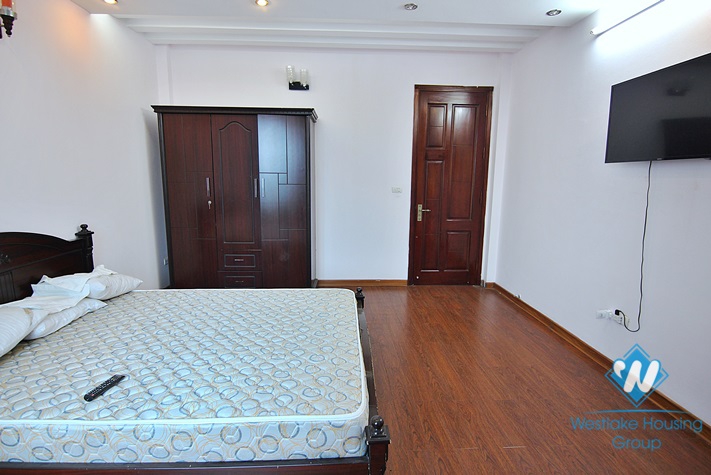 An inexpensive five-bedroom house on Au Co street close to Nhat Tan flower garden, Tay Ho dsitrict