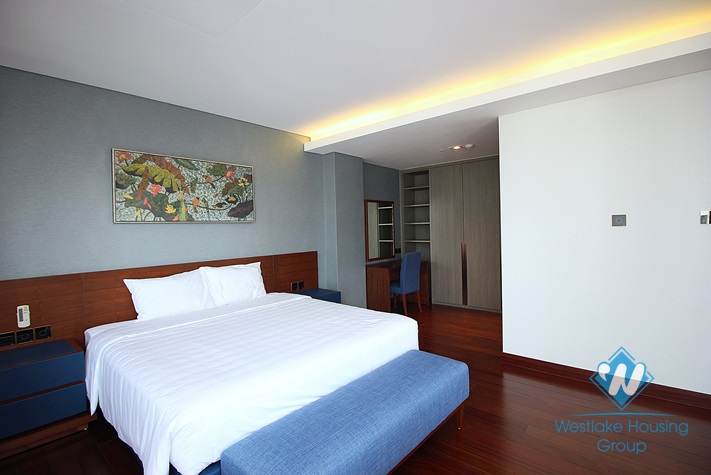 A gorgeous two bedrooms apartment for rent in Truc Bach, Ba Dinh