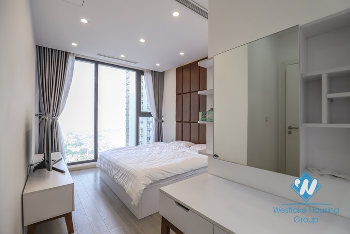 Morden two bedrooms apartment for rent in Vinhomes Metropolis, Ba Dinh, Hanoi