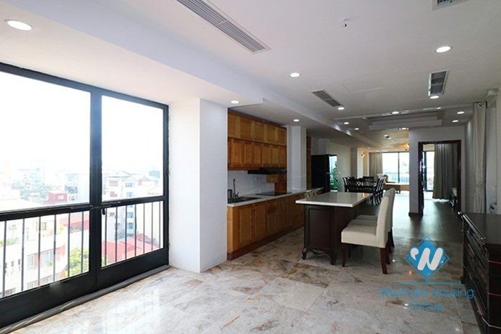 A lovely apartment with Truc Back lake view for rent