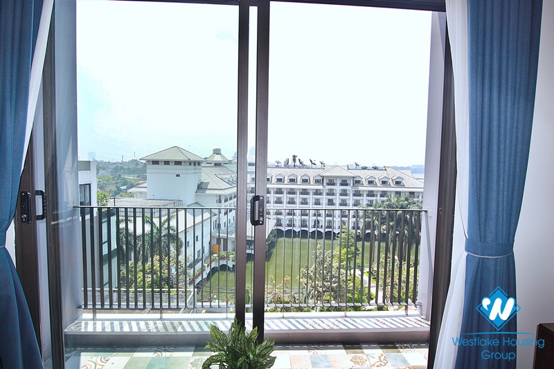 Bright 2-bedroom apartment with a rooftop and amazing lakeview on Tu Hoa Str