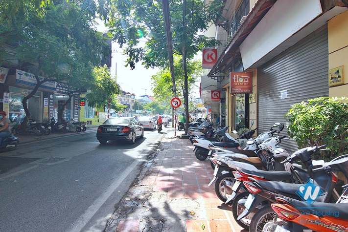Unfurnished house for rent in Xuan Dieu street, Tay Ho, Ha Noi
