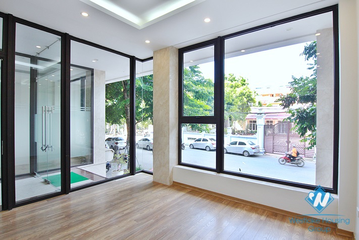 An office or shop for rent in To Ngoc Van street, Tay Ho district