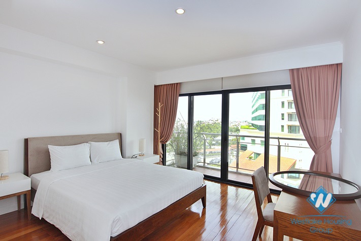 Amazing 4 bedrooms apartment in Tay Ho District for rent 