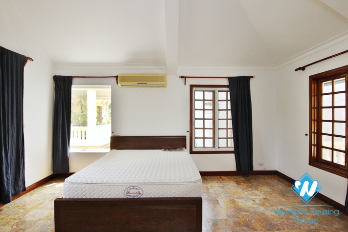 Nice house with courtyard for rent in Tay Ho District 
