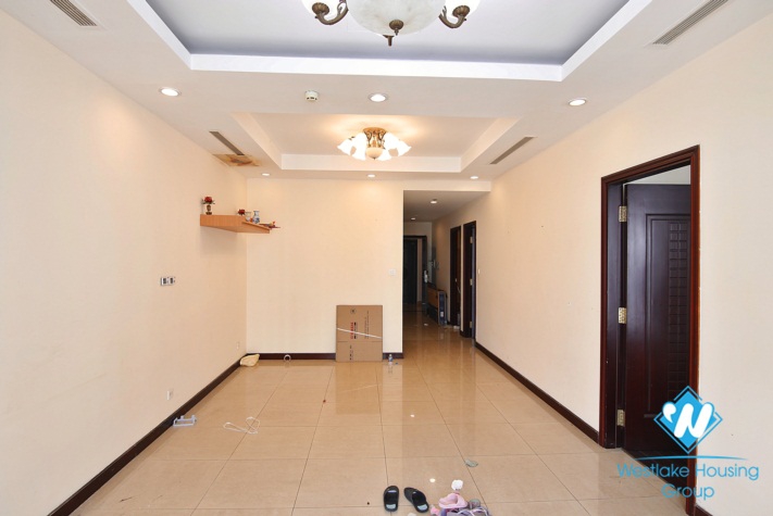 A nice  apartment with big balcony for rent on Royal City