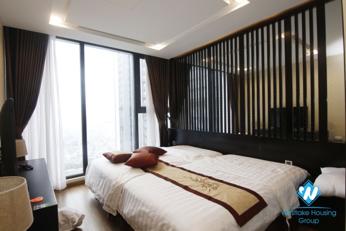 Elegant Japanese style apartment in Vinhomes Metropolis for rent 