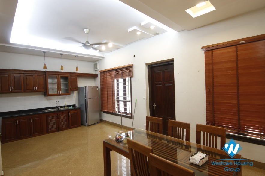 A cozy house with good lighting for rent on Dao Tan street