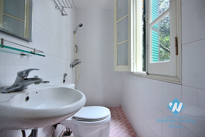 An afforable 3 bedroom house for rent in Xuan dieu, Tay ho, Ha noi