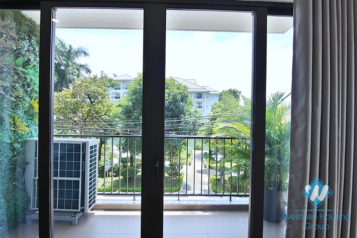 Lake view one bedroom apartment for rent in Tu Hoa st, Tay Ho 