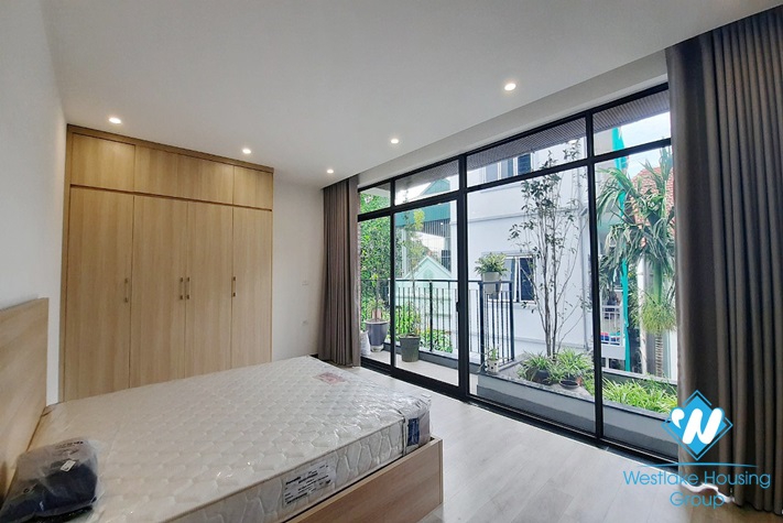 Large three bedroom apartment for rent in Ngoc Thuy Long Bien near French international school