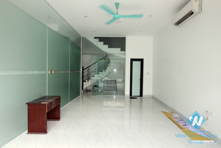 Spacious office space for rent in Xuan dieu, Tay ho, Ha noi