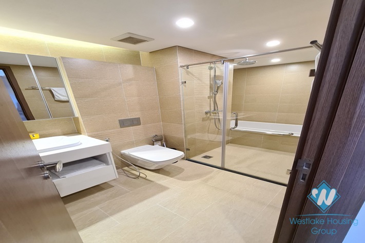 A pretty three bedrooms apartment for rent in Vinhome Metropolis, Ba Dinh