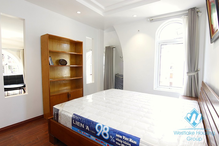 Bright studio for lease in Quan Thanh street, Ba Dinh, Ha Noi
