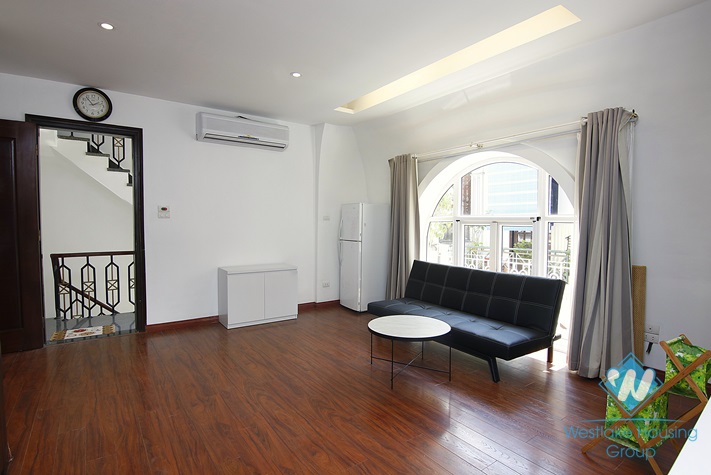 Bright studio for lease in Quan Thanh street, Ba Dinh, Ha Noi